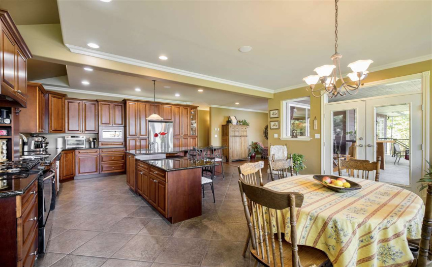Cozy dining area within the kitchen