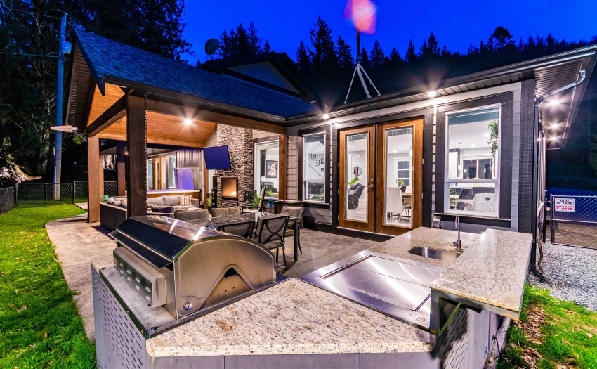 Lots for room for family and guests.