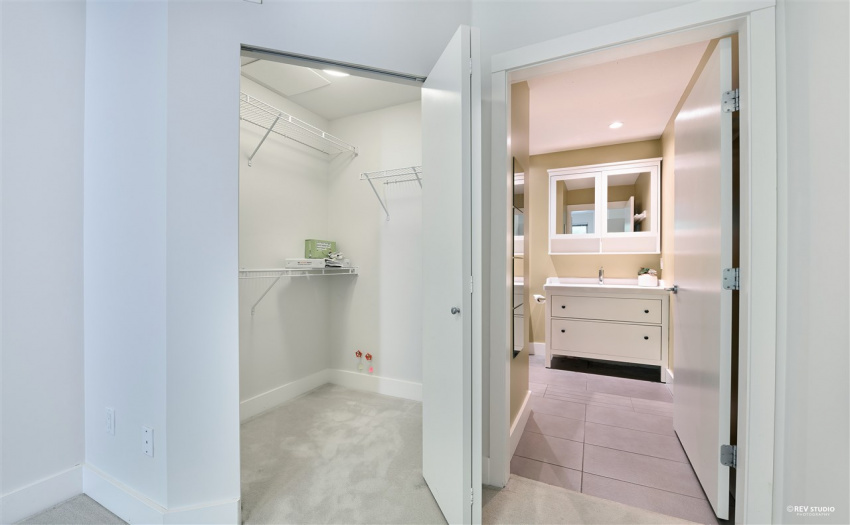 Walk-in closet