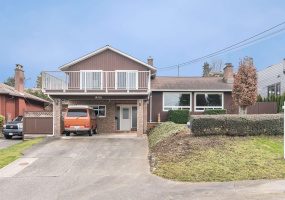 A lovely Split level home high on the hill