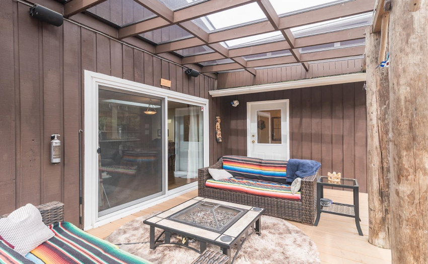 This is a beautiful spot to enjoy your morning coffee or a beverage around the gas FP