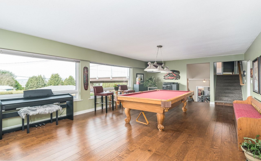 Beautiful floors, large entertaining space