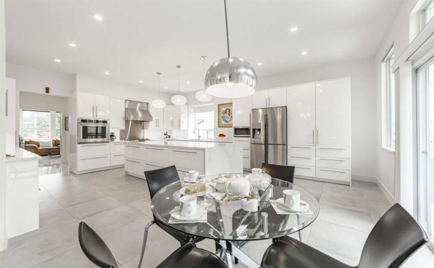 STAINLESS STEEL / QUARTZ STONE BACKSPLASH FOR EASY CLEAN UPs /LUXURIOUS LOOKS & WORRY FREE ASIAN COOKING.