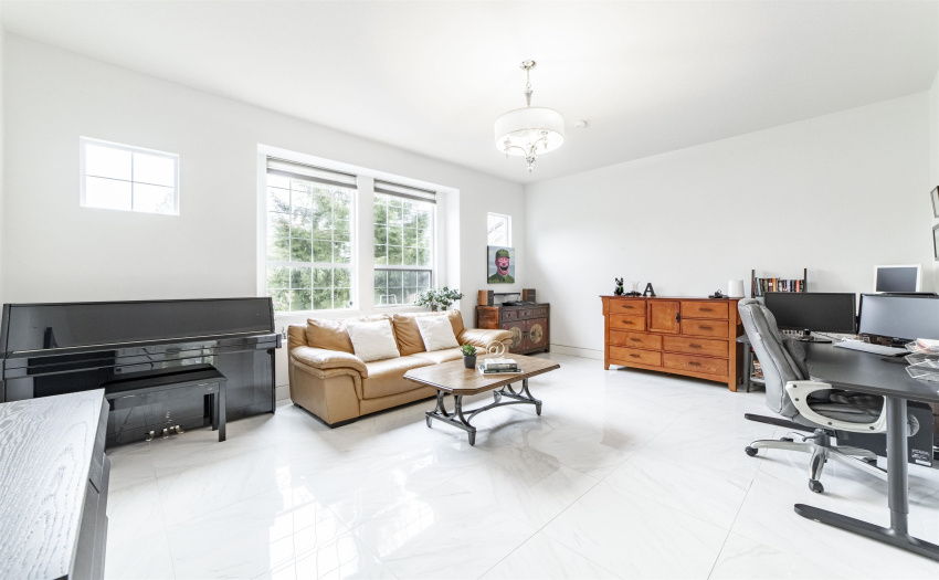 BRIGHT & SPACIOUS FOR THE OCCASIONAL EXTENDED FAMILY GATHERINGS.