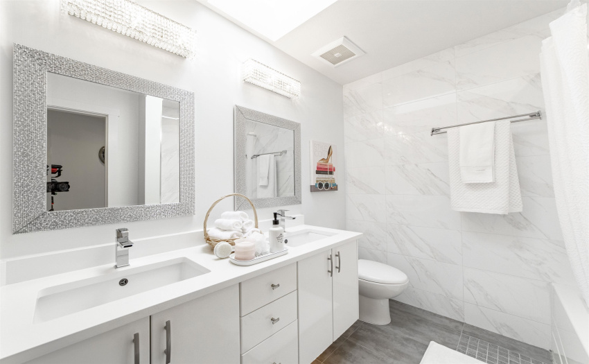 BRIGHT, SPACIOUS WITH SKY LIGHT