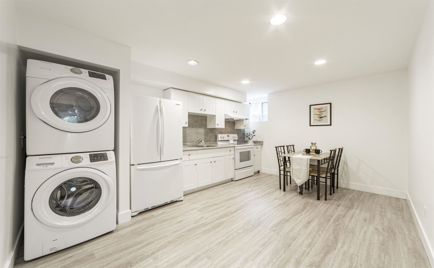 VERY SPACIOUS. ELECTRIC STOVE/OVEN - LIKE NEW! NEVER BEEN USED. COMPLETE W/ FULL-SIZED SAMSUNG WASHER / DRYER.