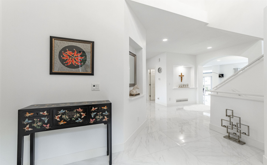 BRIGHT & SPACIOUS WITH DOUBLE HEIGHT FOYER & STUNNING CHANDELIER
