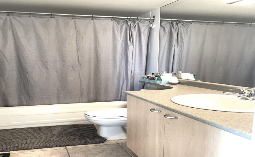 MASTER BR BATHROOM