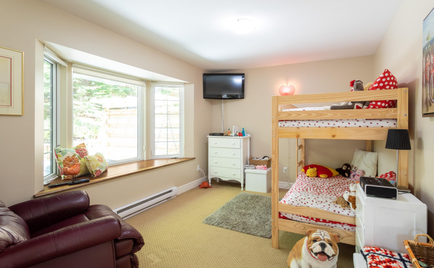 Large kids bedroom with a beautiful bay window