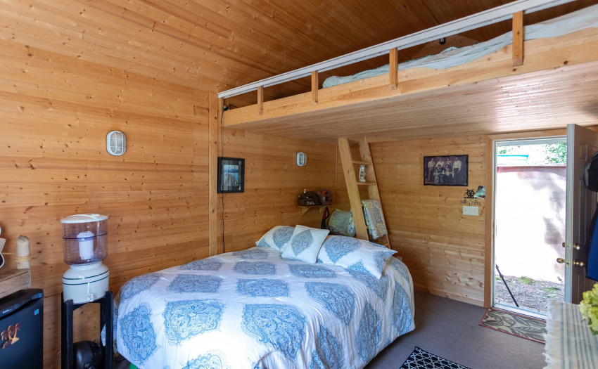 10x10 guesthouse/ studio or could be used as a office