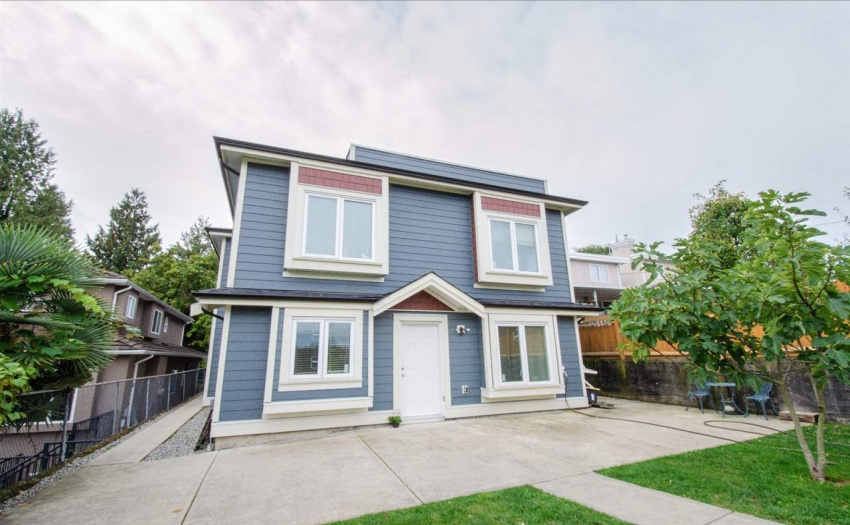 2477 ST. LAWRENCE, Vancouver, BC V5R 2R6, 14 Bedrooms Bedrooms, ,9 BathroomsBathrooms,Multifamily,For Sale,ST. LAWRENCE,R2523555