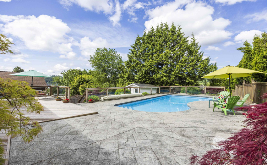 HUGE SUN DECK AND PATIO FOR YOUR FAMILY AND FRIENDS TO ENJOY...