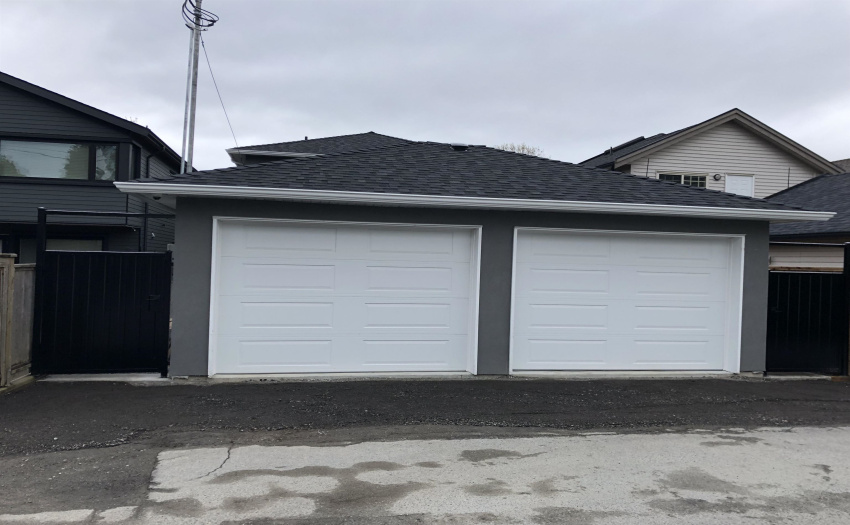 5438 Main St 2 car detached garage