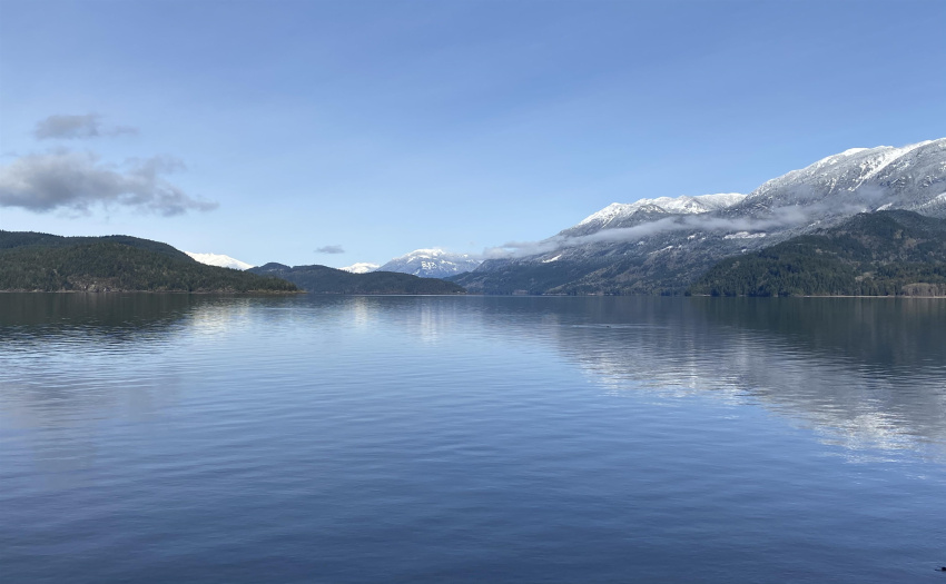 Just a short 10 min drive to nearby Harrison Lake