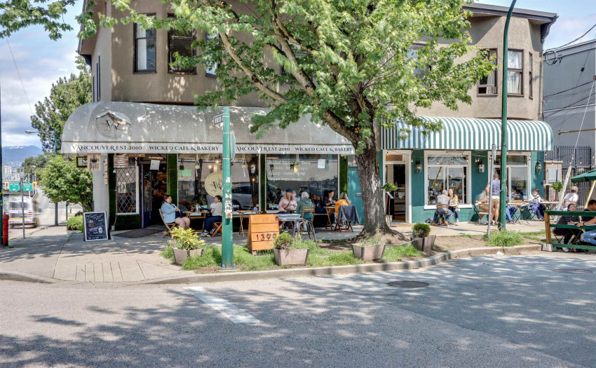 Mon Pitou and the Wicked Cafe steps away for a quick Breakfast Lunch or Coffee breakRemove