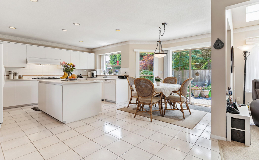 With access to the backyard.