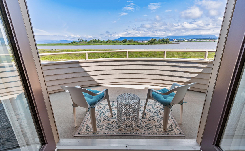 Spacious balcony. Could fit 4 chairs.