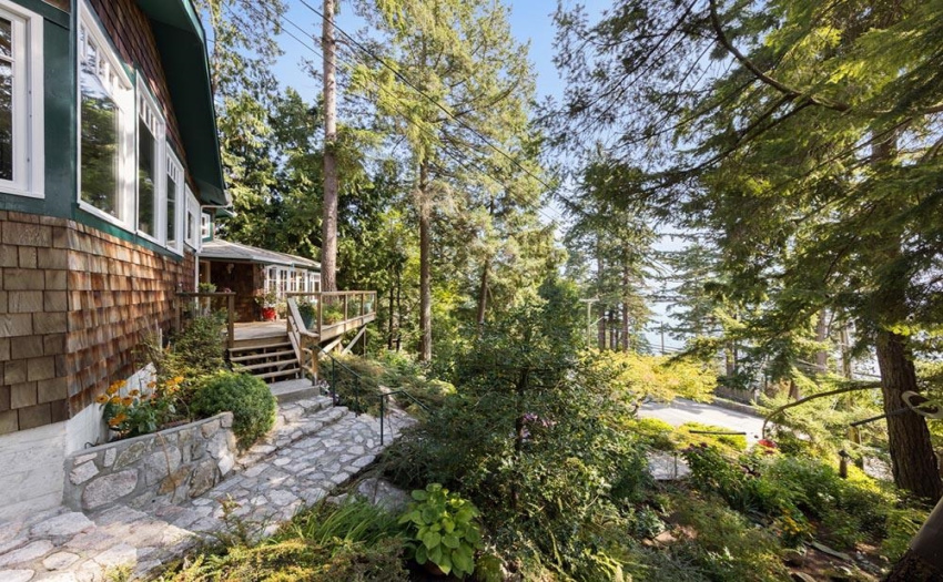 Escape to your cottage every day