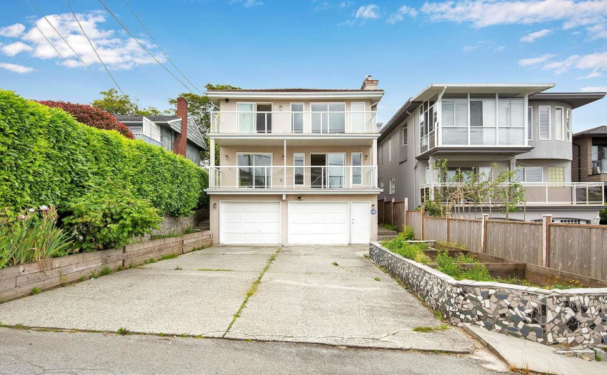 Garage/Driveway from back lane with lots of parking