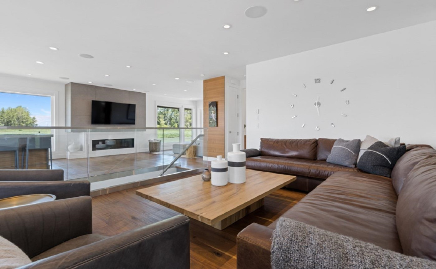 This open room allows for multiple configurations of seating.