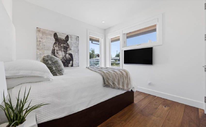 Spacious Guest room on upper floor.