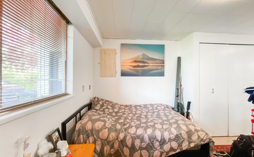 Downstairs bedroom (See floor plan)