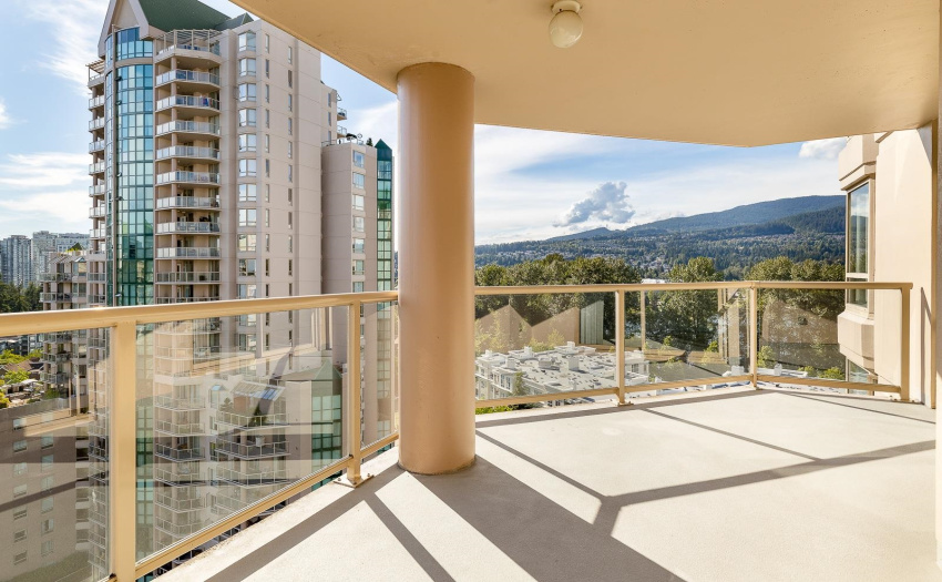 Day or night you can enjoy relaxing while taking in amazing views.