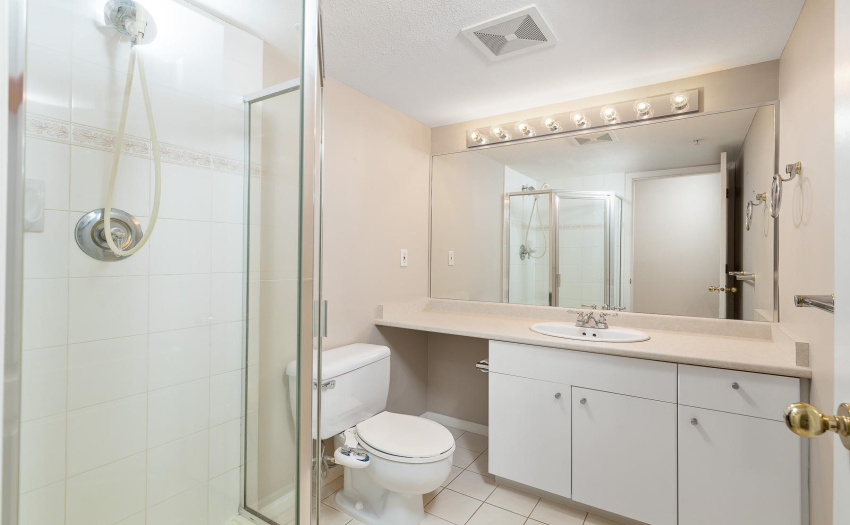 3 piece main bathroom.