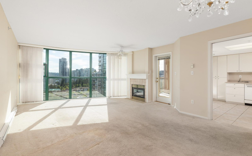 Beautiful west exposure provides lots of sunshine!