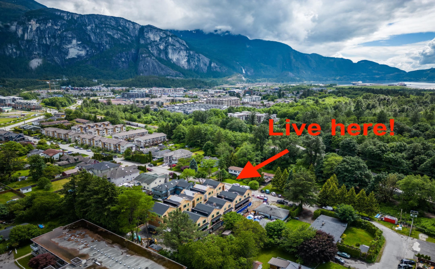 10 minute walk to downtown Squamish!