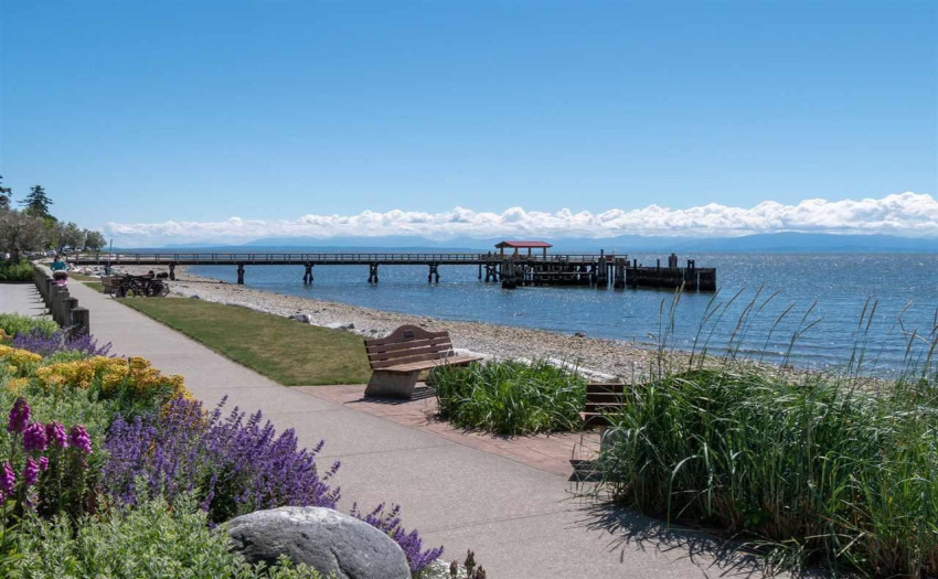 Just a 4 minute drive to Popular Davis Bay Seawall