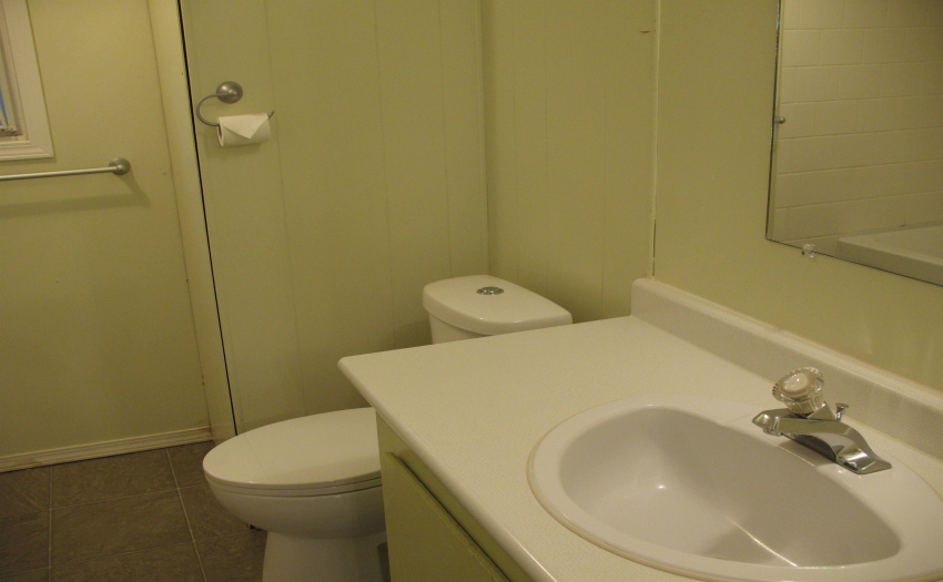2 full bathrooms - both 4 piece.  Clean and tidy.