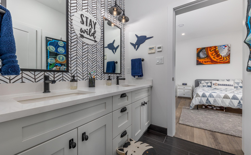 Jack and Jill Ensuite Bathroom