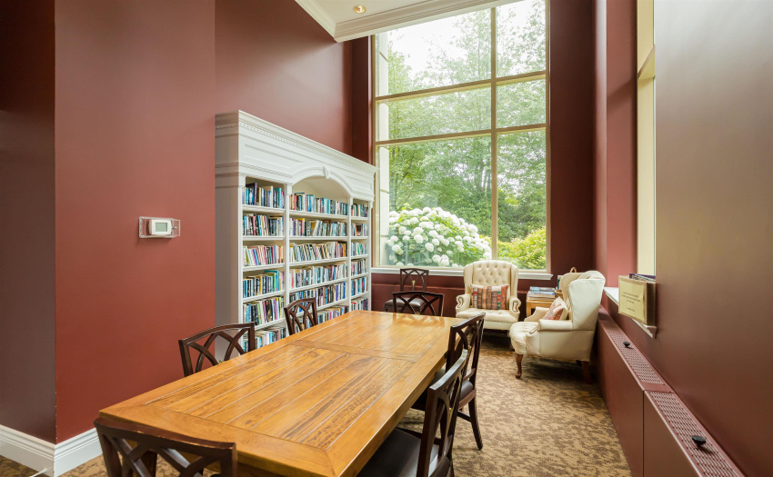 amenity: reading area