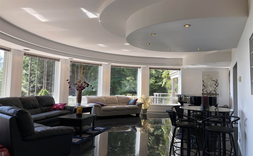 Picture of this room with furnishings