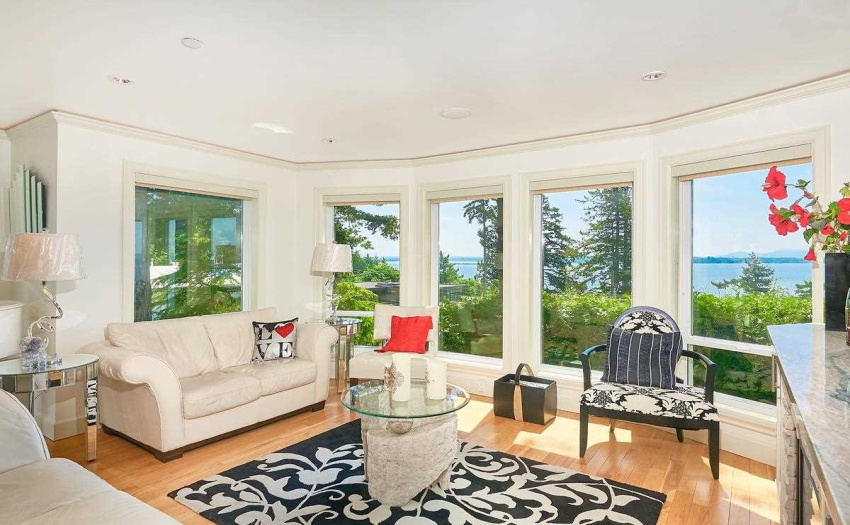 This great room has a Great View - No need to get up to see a unobstructed no roof view!
