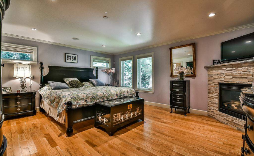 Easily takes king size bedroom suite and more ....