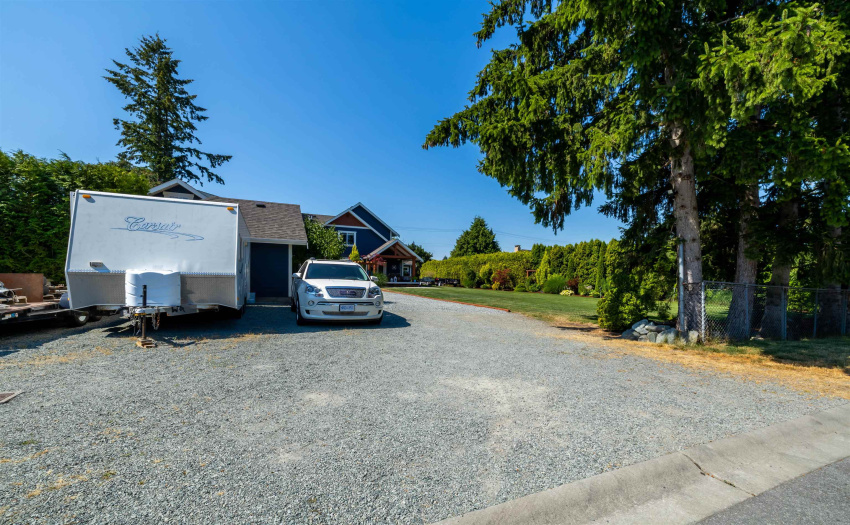 Lane access to the coach house, garage and loads of room for parking