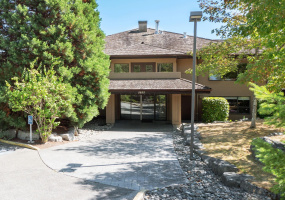Always a favorite, the Osprey features lots of amenities in a great location of downtown Sechelt.