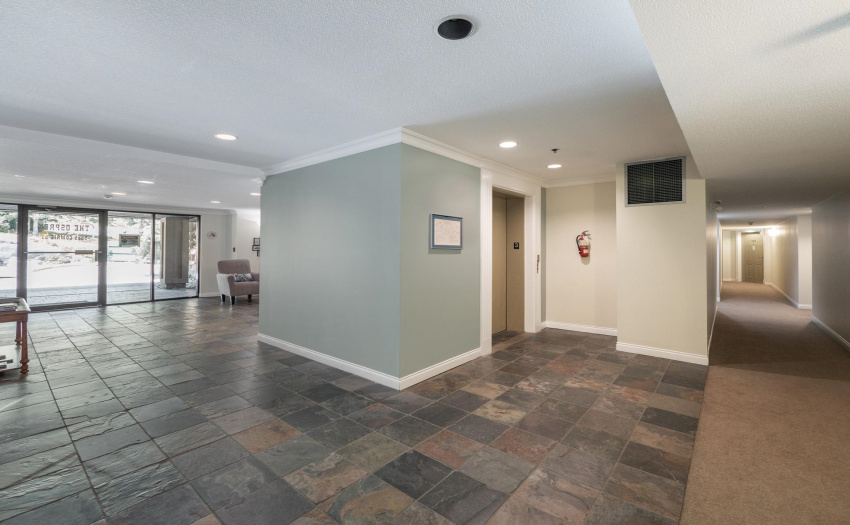 Nice and spacious place to wait for guests or chat with residents.
