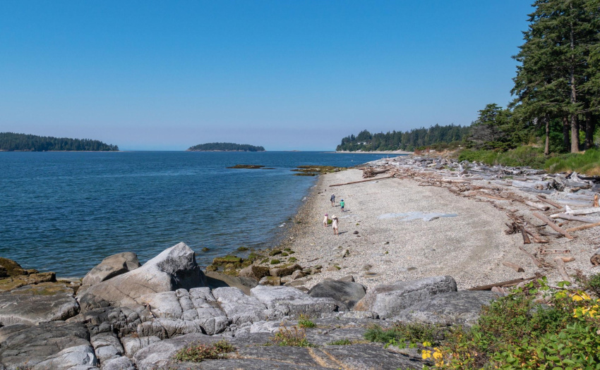 This beach is within a very short walking distance.