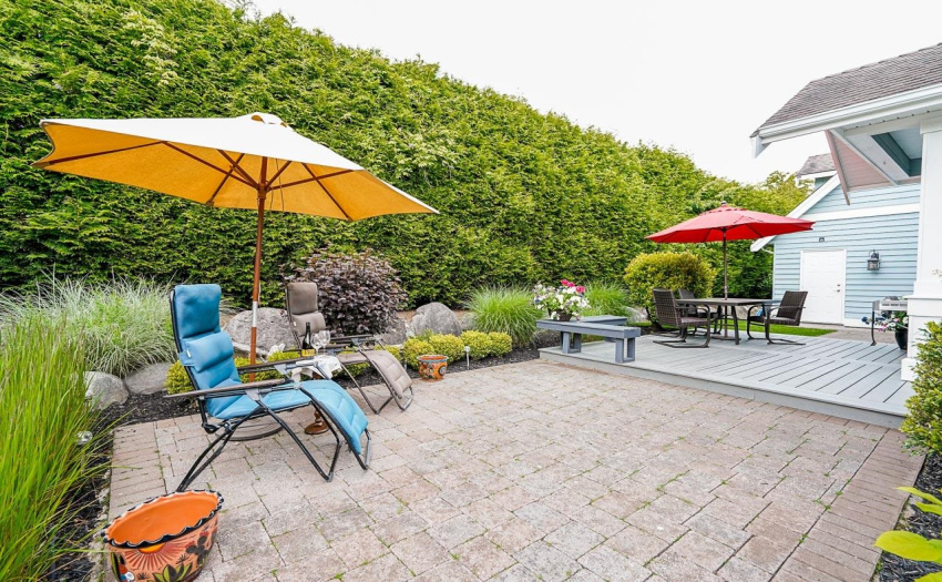 Private backyard gets afternoon sun