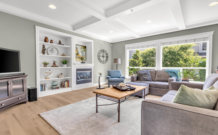 High ceilings,  gas fireplace  and lots of room for casual living & entertaining