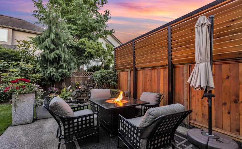 Tall Privacy screens in backyard
