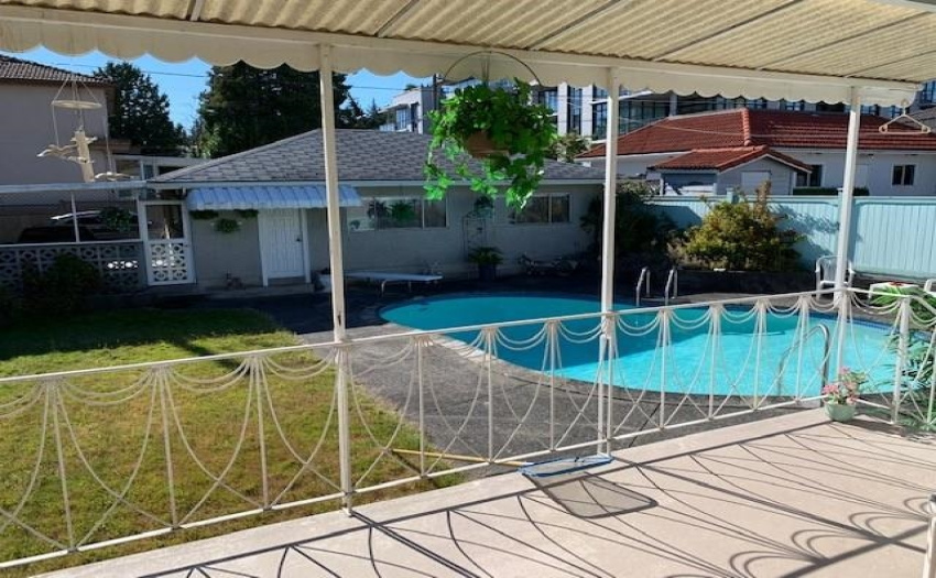 West exposure sundeck off dining room sliding door and back entrance.