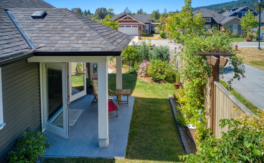 Located on the laneway which accesses two homes only and garage