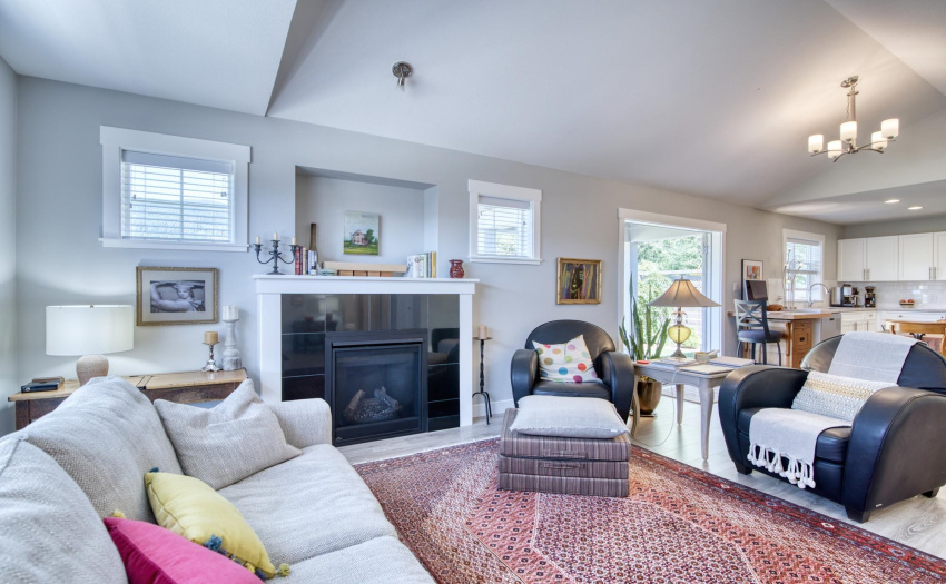 Vaulted ceiling and gas fireplace