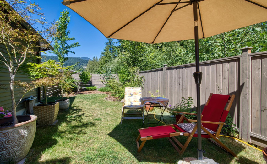 Fully fenced, backing onto Gibsons trail system