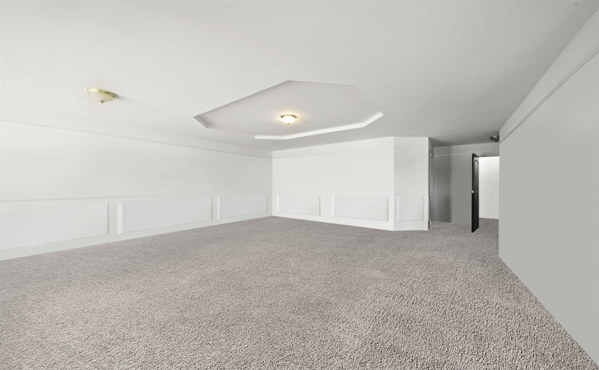 This very large room has a fantastic view and access to balcony