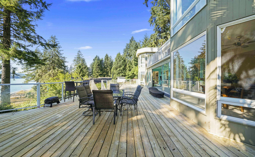 SO much room to entertain & enjoy the massive view.
